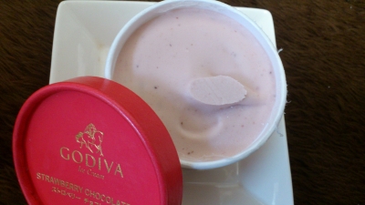 ゴディバストロベリーチョコレートチップアイス3