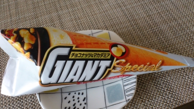 ジャイアントコーン チョコアンドマカデミア1