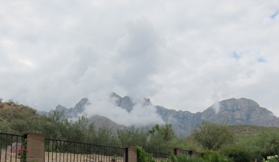 プッシュリッジ山と雲