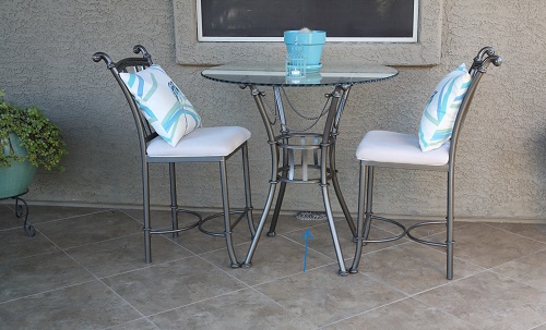 ガラガラヘビ、庭のポーチで朝寝する。2023年秋 | 藤波レポート