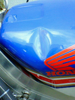 NSR250 燃料タンクの交換 ~90年式に94年式用を移植~ | Parc Ferme NSR250 燃料タンクの交換 ~90年式に94年式用を移植~ | Parc Ferme