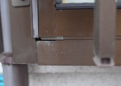 ゴキブリ対策で網戸のスキマを埋めました 光のこだわり