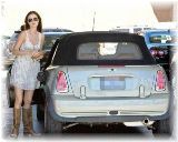 サマー・グローのサングラスと愛車 ミニ クーパー