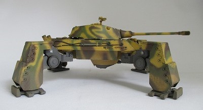人気の多脚戦車・・・おしょうさんが作ってお持ちになりました