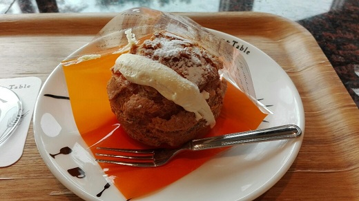 ベーカリー&テーブル シュークリーム