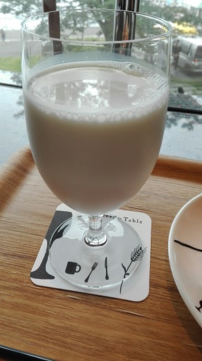 ベーカリー&テーブル 丹波牧場の牛乳
