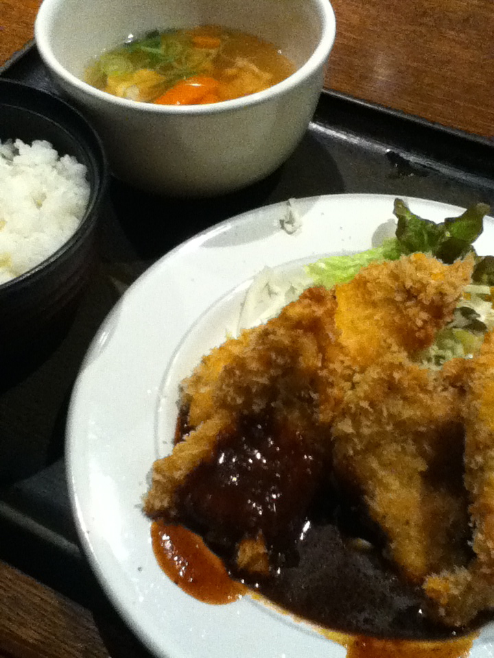 柔らか鶏かつ定食 800円