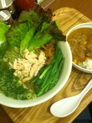 鶏のフォー(カレーバイキング付き) 880円