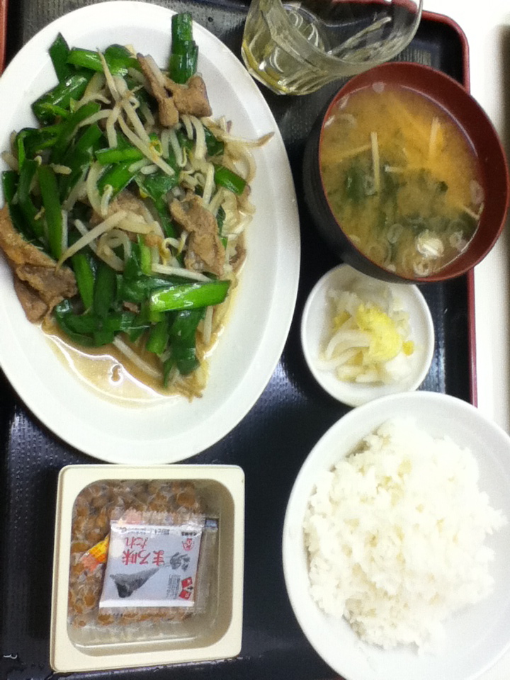 レバニラ定食 600円
