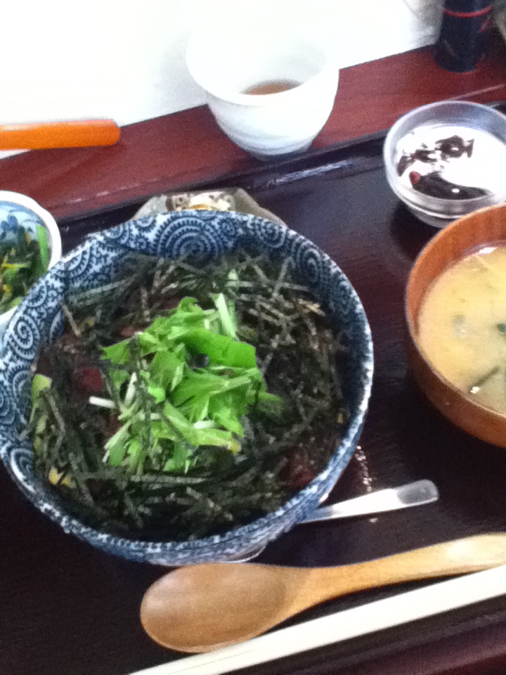 鮪アボガド丼 800円