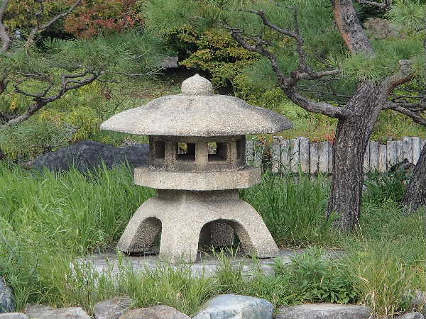 中島公園の燈籠（その1） | 青柳庵日記