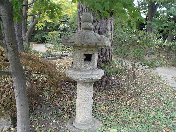 中島公園の燈籠（その3） | 青柳庵日記