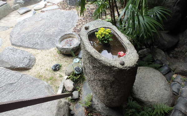 手水鉢