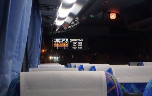 夜のバス