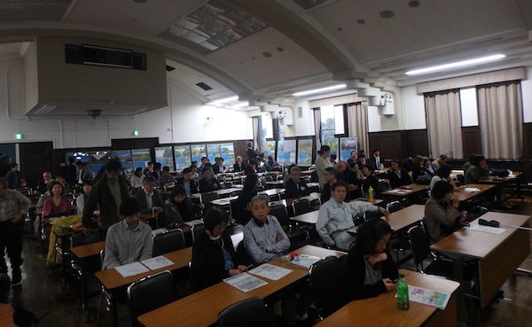会場