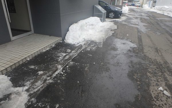 玄関前