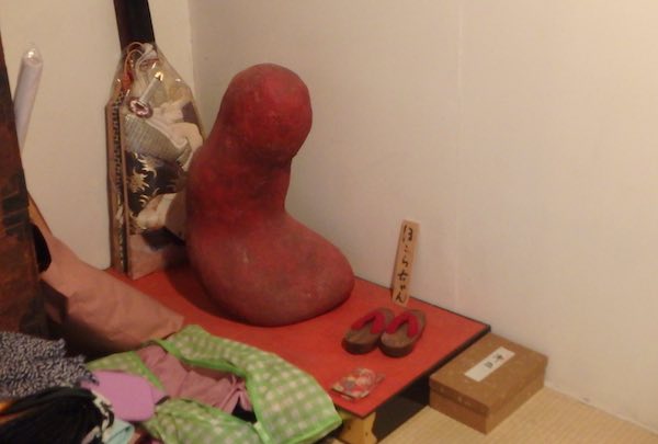 怪しい置物