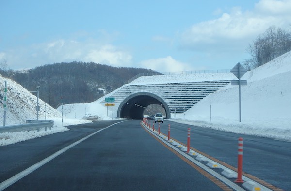 トンネル