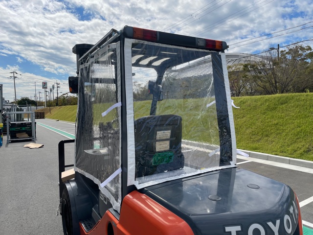 防寒・防雨シート（フォークリフト運転席） | キャンバスワークス 現場