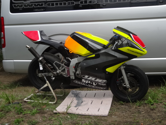 新作オートバイ（80NSR50miniミニ、蛍光イエロー黄色、ロゴ