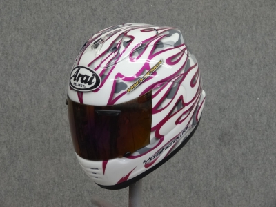 新作ヘルメット（キャンディ紫マゼンタ、白ガラスフレーク、フレア