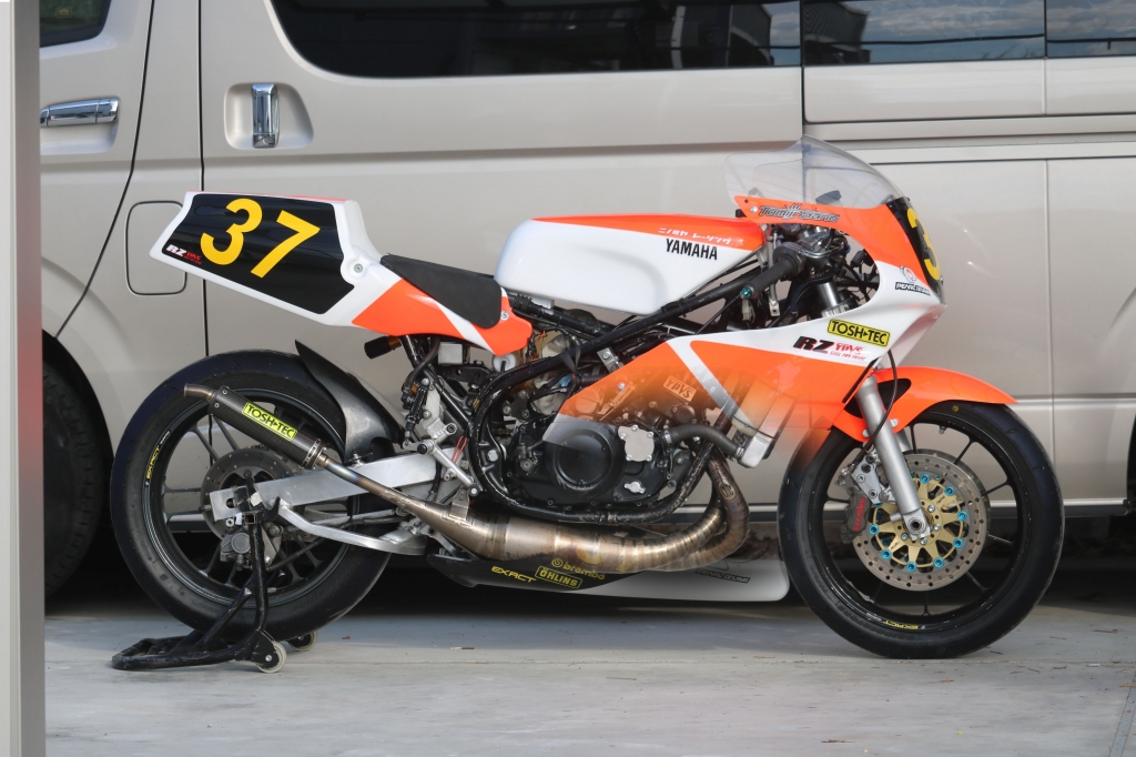新作オートバイ(RZR250、TZ250、ストロボカラー、YAMAHA、蛍光 新作オートバイ(RZR250、TZ250、ストロボカラー、YAMAHA、蛍光