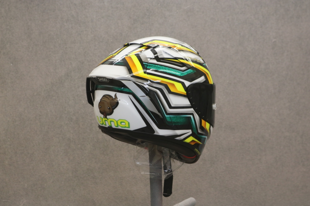 新作ヘルメット（蛍光イエロー黄色、グリーンフレーク緑ラメ