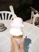 バラとじゃがバターのアイスクリーム