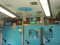 車内にもイラストがいっぱい