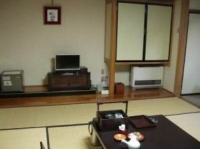お部屋はトイレ、洗面所付きの和室10畳
