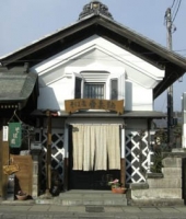 蔵が店舗となっている人気の蕎麦屋『吾妻路』