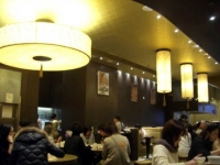 店内は日本人観光客でいっぱい