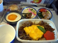 日本へ向かう便の機内食