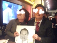 猪木顔で記念撮影するハセちゃんとタモツくん