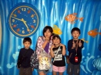 小学生の子供たち4人組
