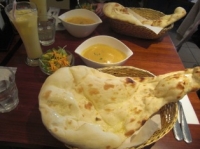 インドカレーのランチとマンゴーラッシー