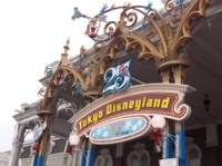 ディズニーランドのエントランス