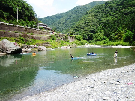 穴吹川へ