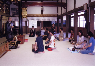 本堂で
