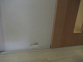壁の穴