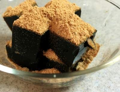 黒豆の煮汁で黒豆入り黒糖寒天ゼリー きままにスマイル