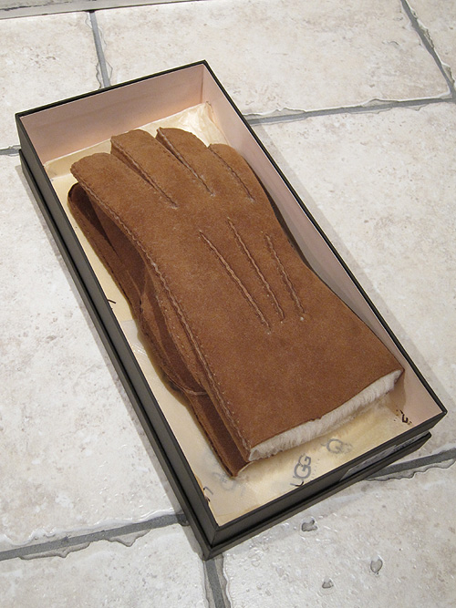 UGG AUSTRALIA グローブ 1.jpg