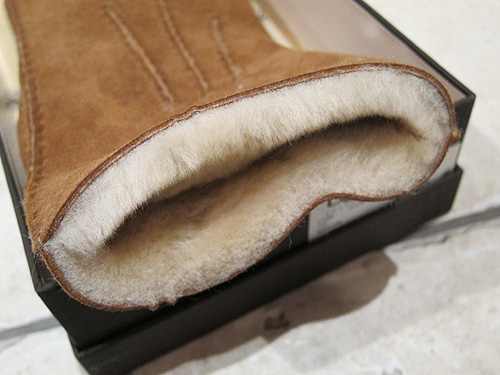 UGG AUSTRALIA グローブ 2.jpg