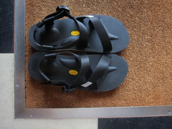 SUICOKE CHIN-v OG-023V black 2.jpg