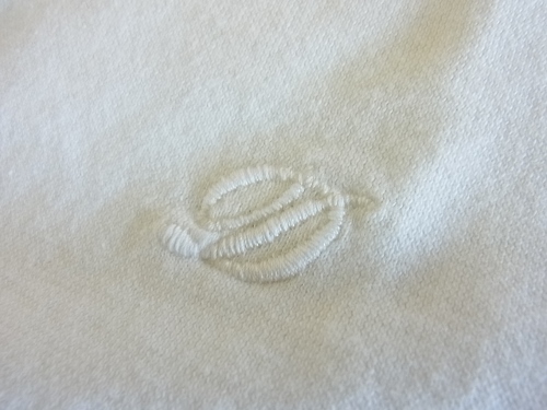 ドルモア カットソー刺繍アップ.jpg