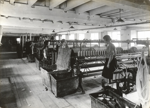 Reeling Room Lea mills 1927 (500x361).jpg