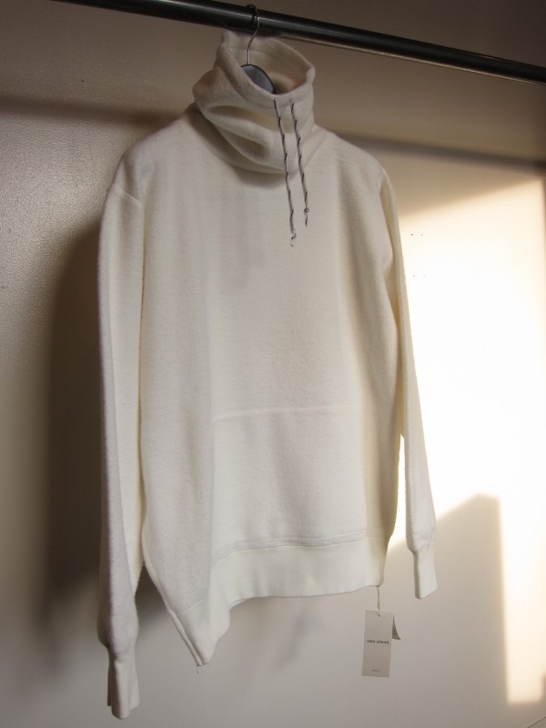 ONES STROKE ワンズストローク MocoLoose turtleneck Sweater white 7.jpg