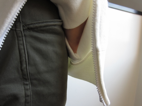 ONES STROKE ワンズストローク MocoLoose turtleneck Sweater white 5.jpg