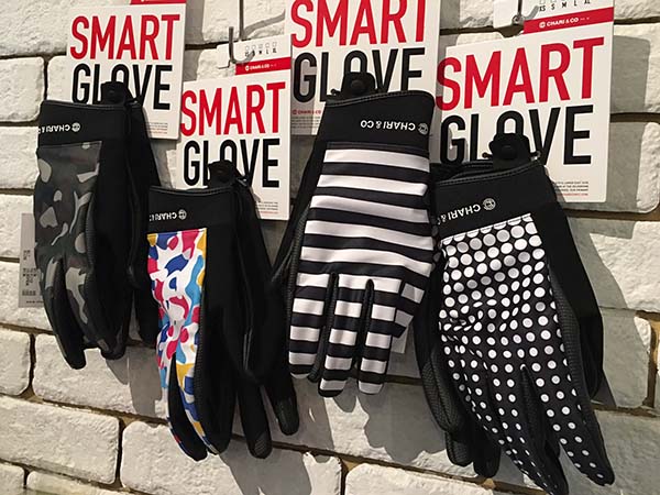 chari&co nyc smart glove.jpg