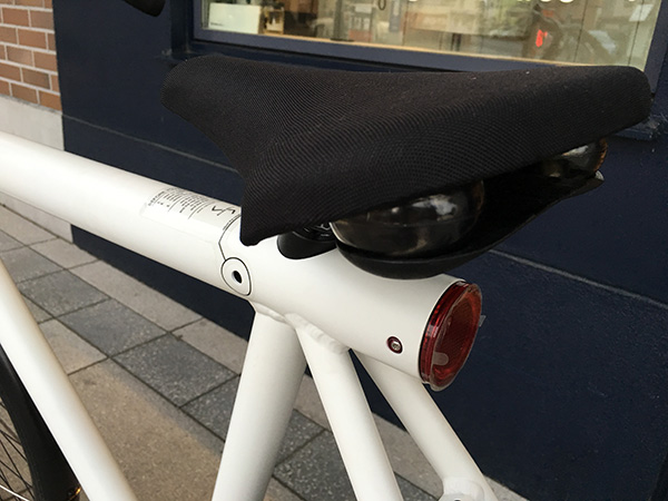 VANMOOF COMMUTEサドル.jpg
